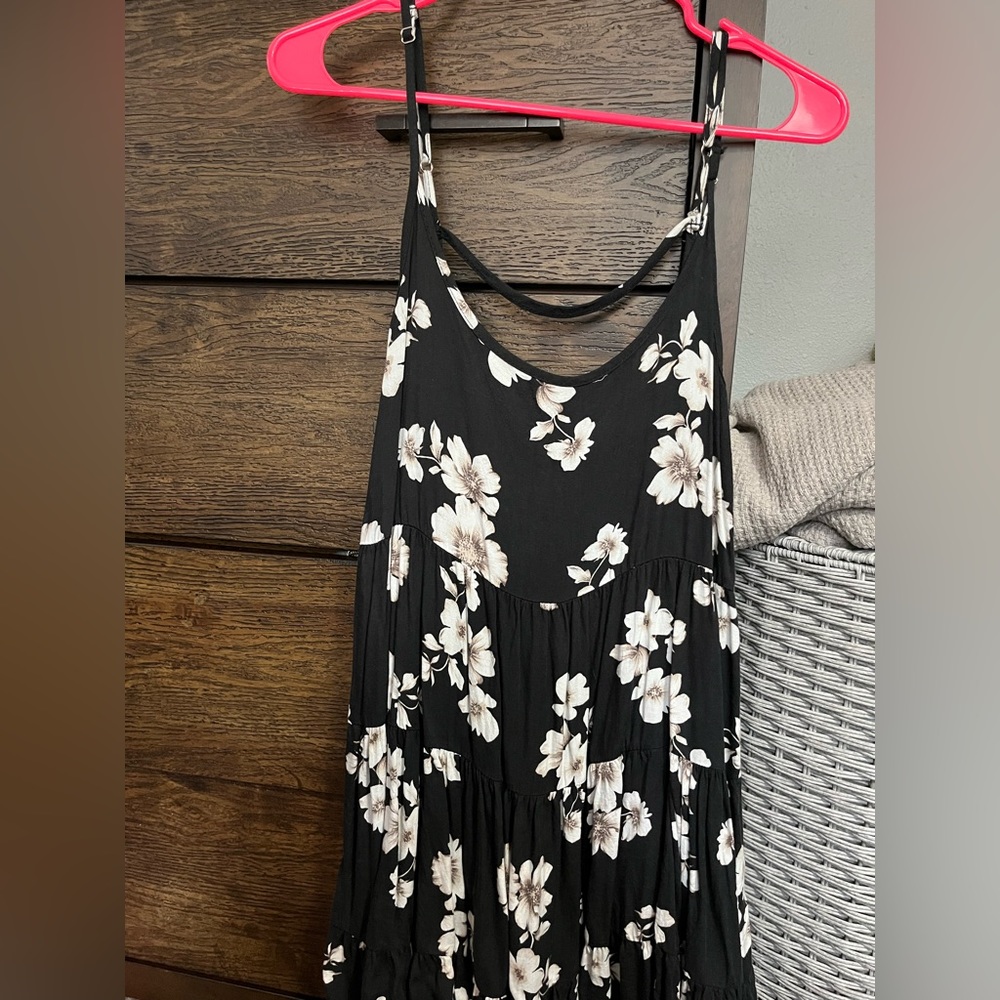 Brandy Melville baby doll floral dress with open back